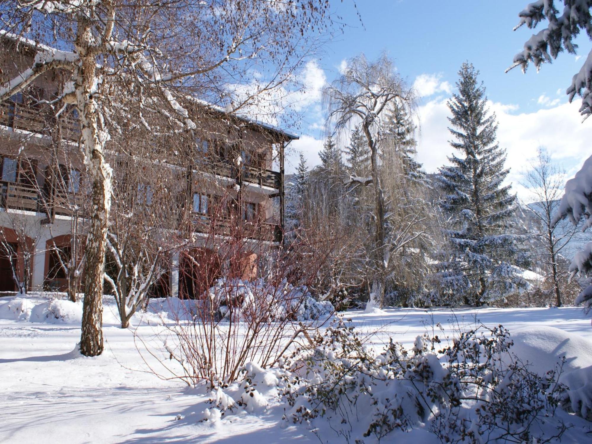 Hotel De La Gare Eygliers Bagian luar foto